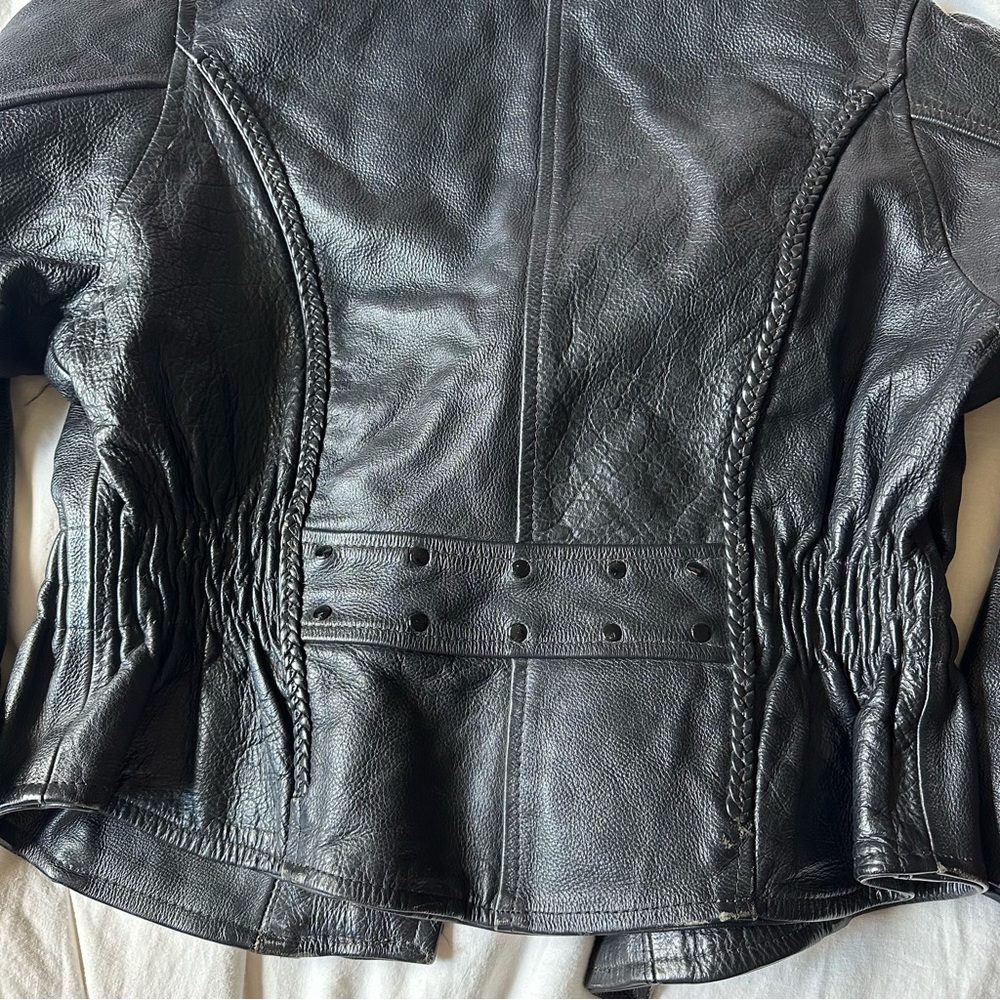 Vintage Leather Moto Jacket | lined & beautiful details | size small/medium - Picture 10 of 11